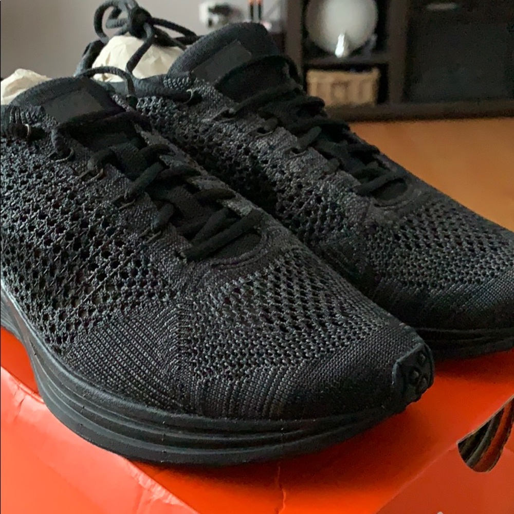 Nike gym shoes mens size 9. Womens 10.5